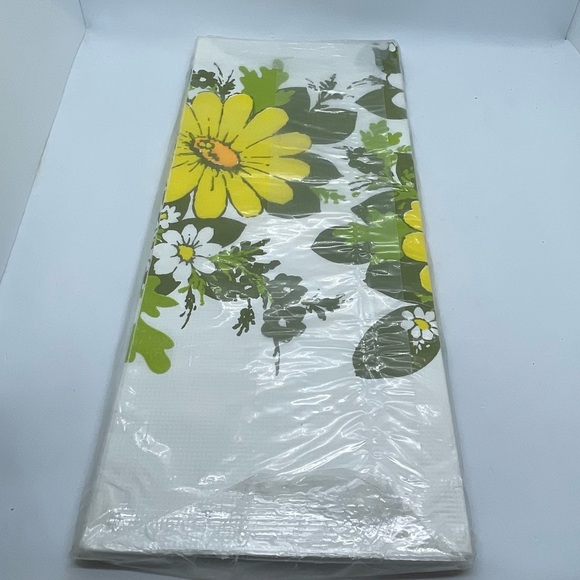 Vintage Paper Tablecloth 70's Yellow Daisy Flowers60 x 102 Inch & 14 coasters. - Picture 3 of 8